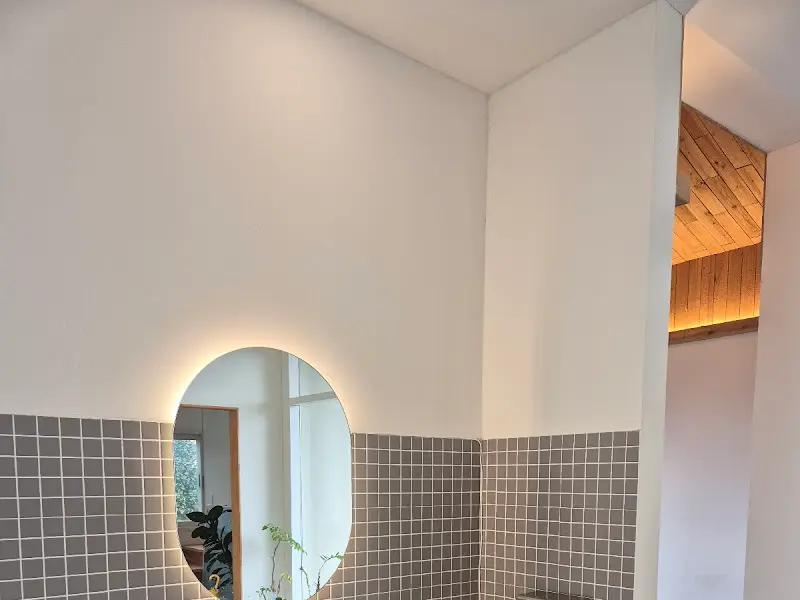 깔끔하고 세련된 화장실