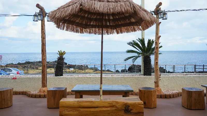 와보다의 야외 테라스