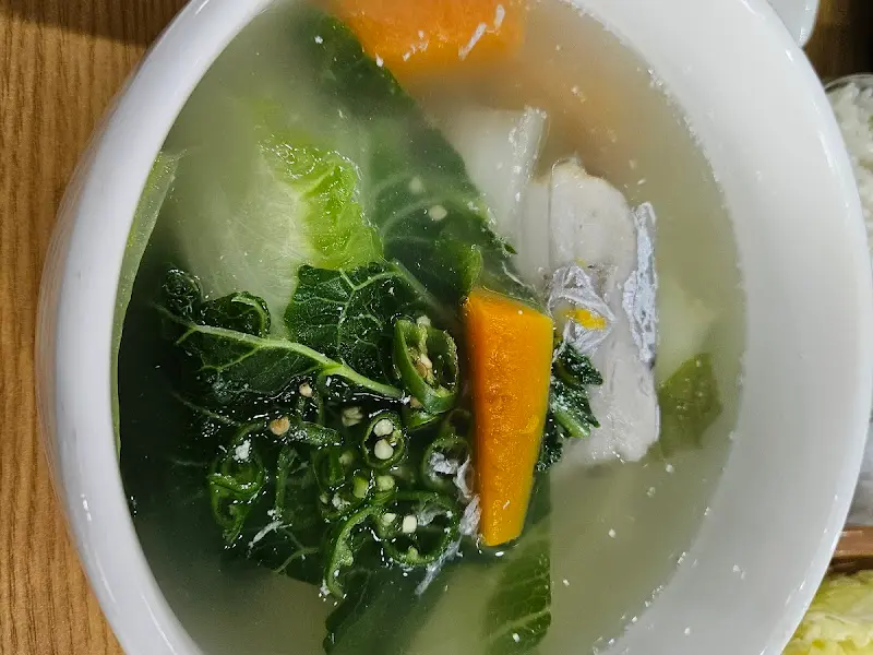 한상 가득 차려진 정식