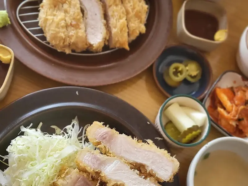 돈까스 한 상 차림