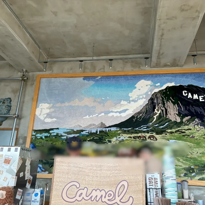 카멜커피 내부 인테리어