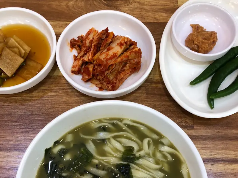보말칼국수와 밑반찬