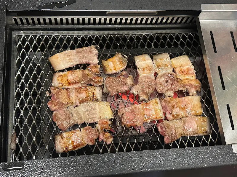 잘 구워진 흑돼지