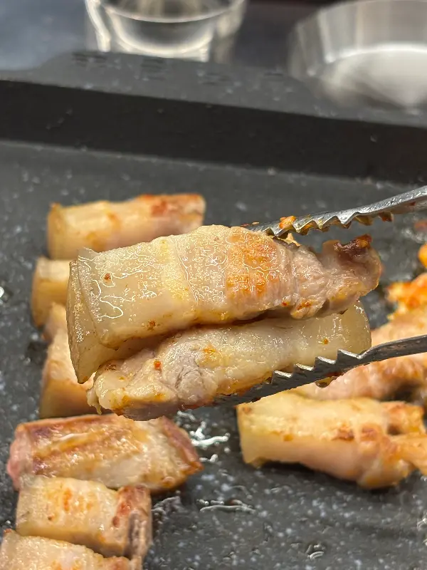 맛있게 구워진 흑돼지