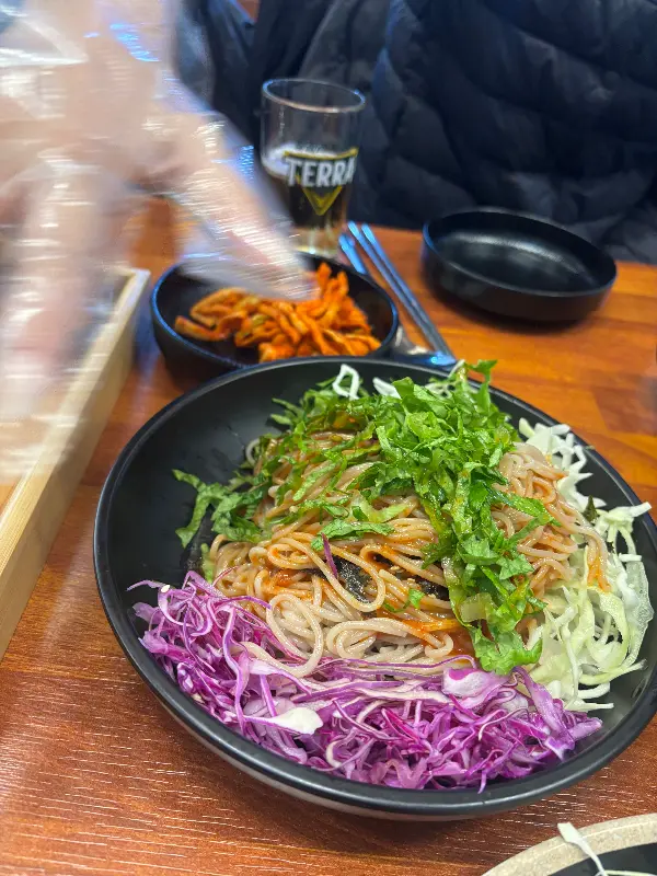 새콤달콤 막국수