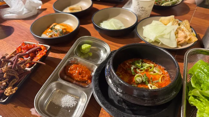 맛있게 익은 흑돼지