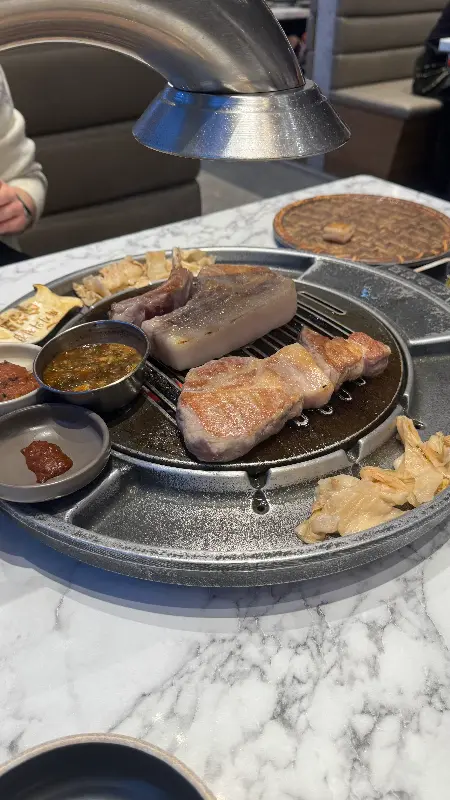 고기가 구워지는 모습