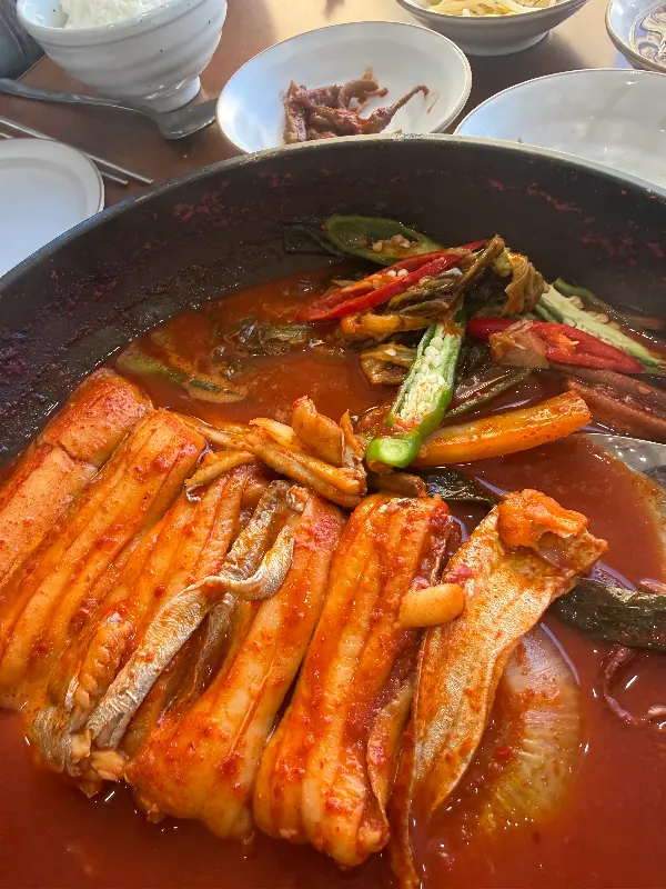 한상 가득 차려진 음식