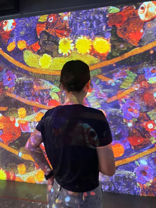 식당 내부의 화려한 장식