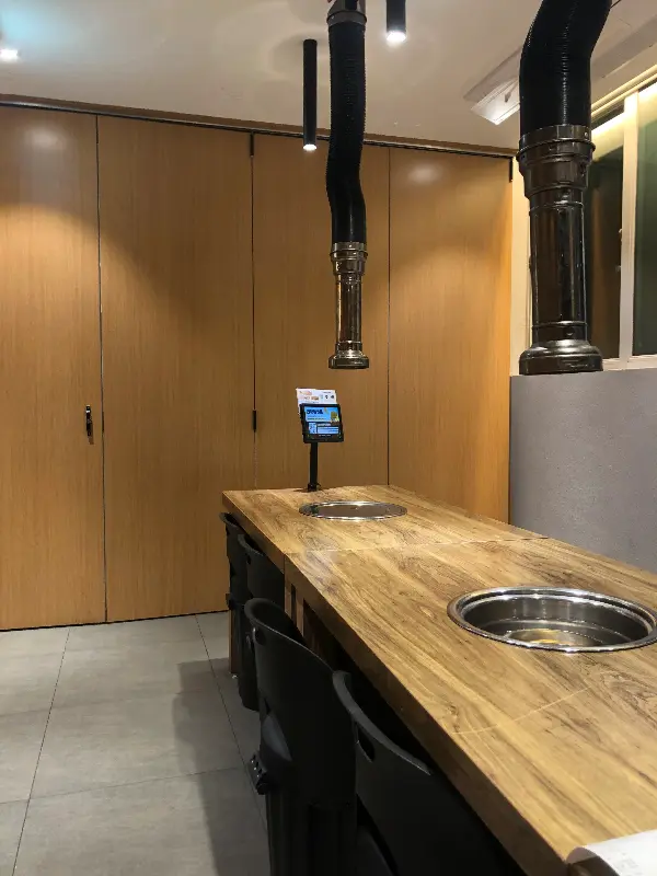 깔끔한 매장 내부