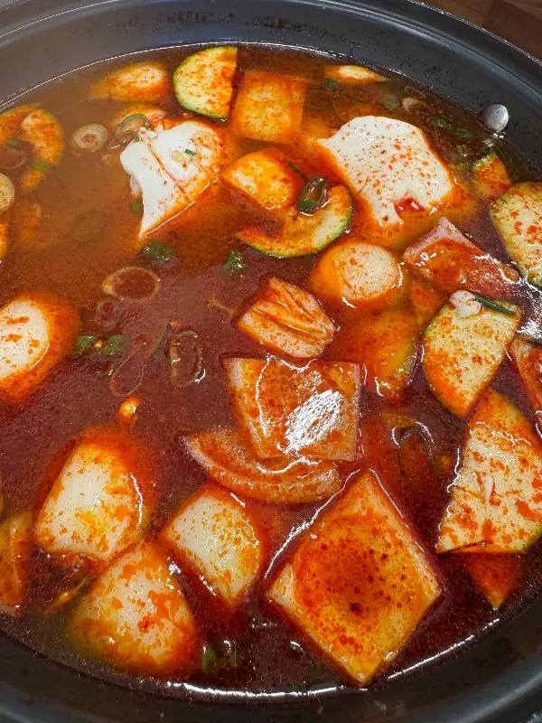 보글보글 끓는 순두부찌개, 보기만 해도 군침이 돈다