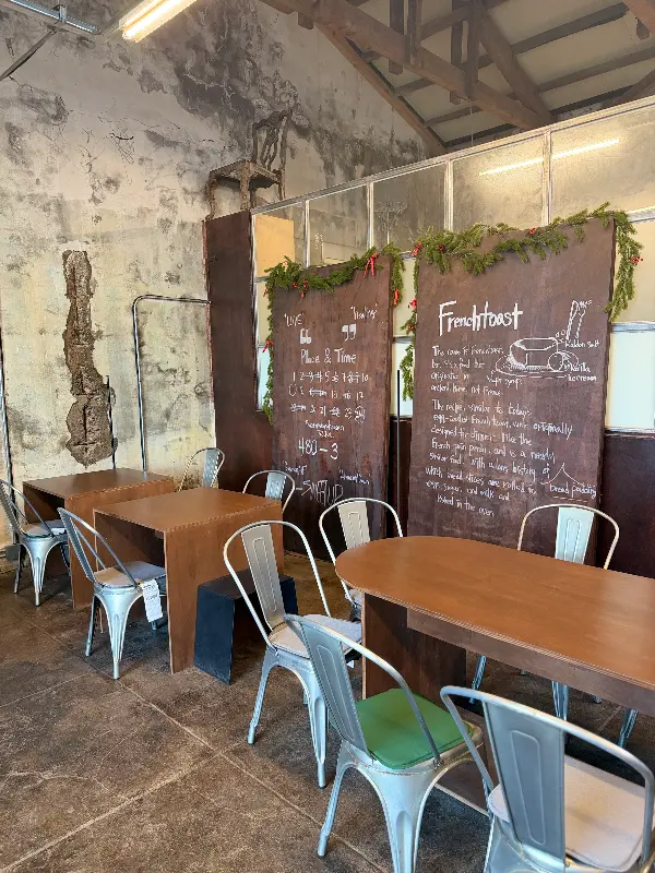 보롬창고 내부 테이블