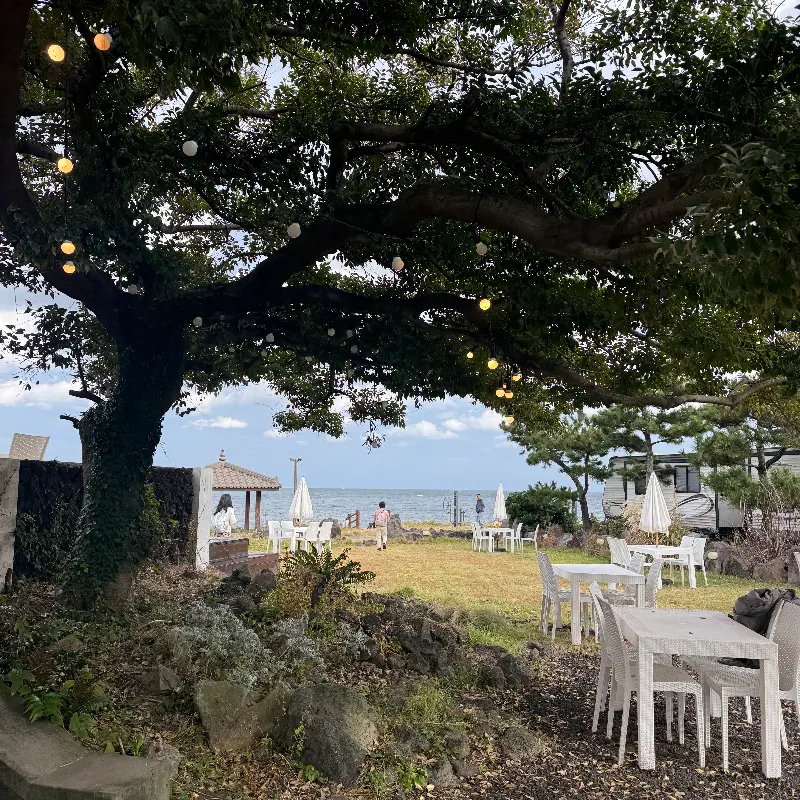 니모메 빈티지라운지 1층 빈티지 인테리어