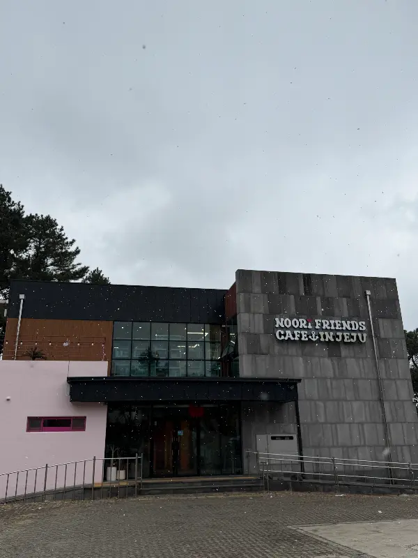 디저트와 캐릭터 상품