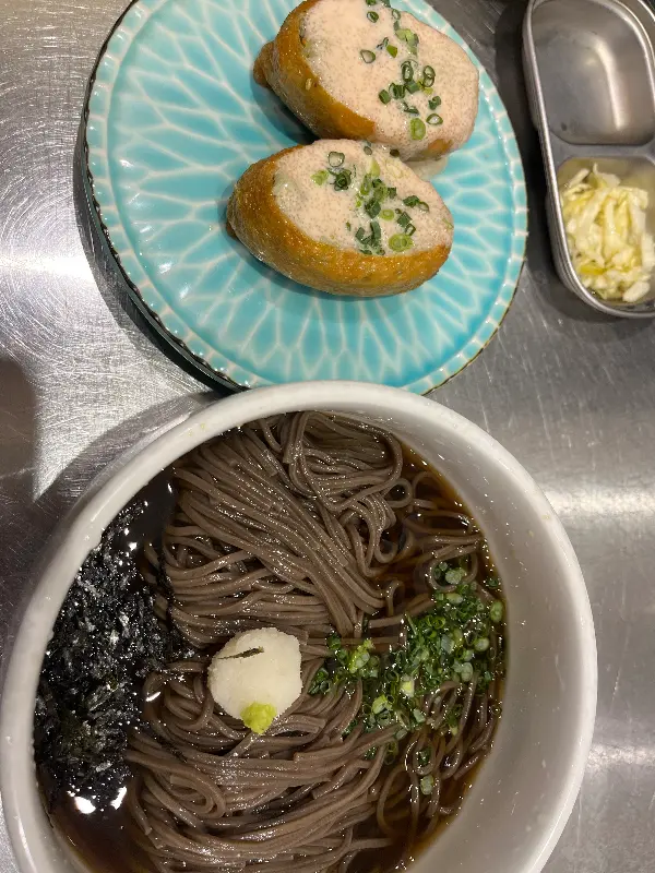 연어 냉소바와 명란 유부초밥