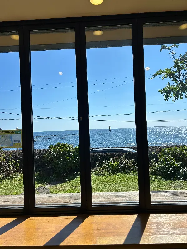 통창으로 보이는 바다