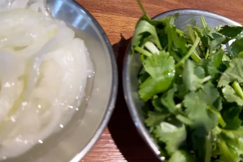 양파 초절임과 고수