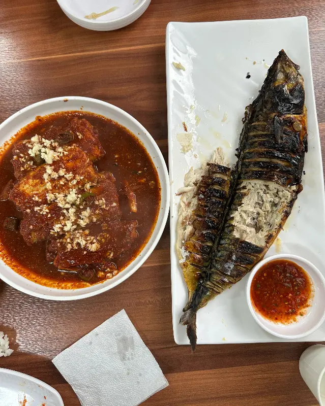 고등어구이와 갈치조림