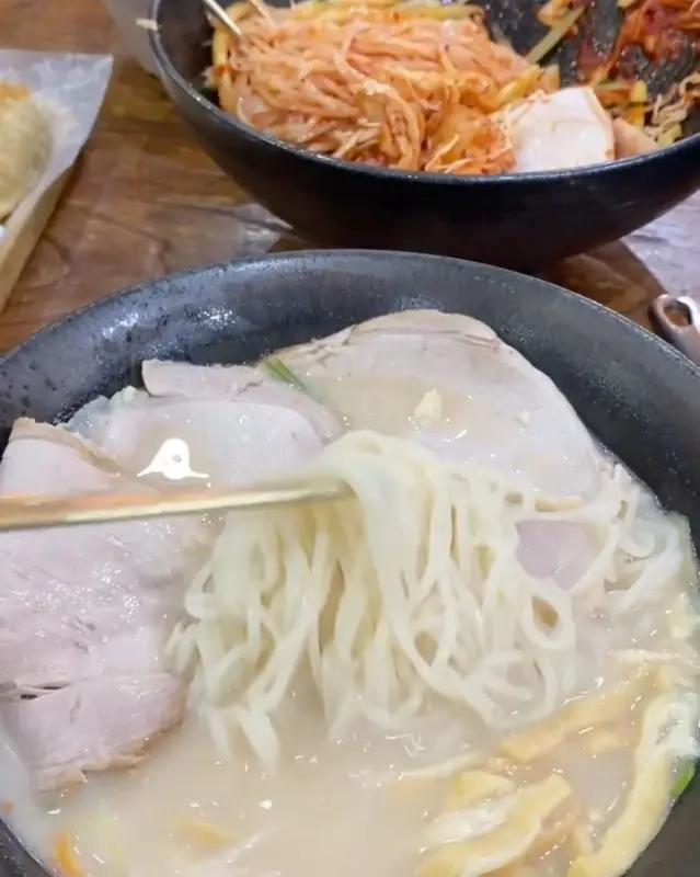 젓가락을 멈출 수 없는 비빔국수의 자태