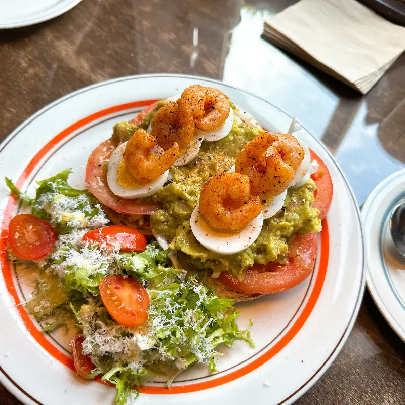 새우 과카몰리 오픈 샌드위치