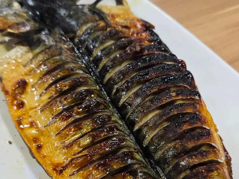 윤기가 흐르는 고등어 구이