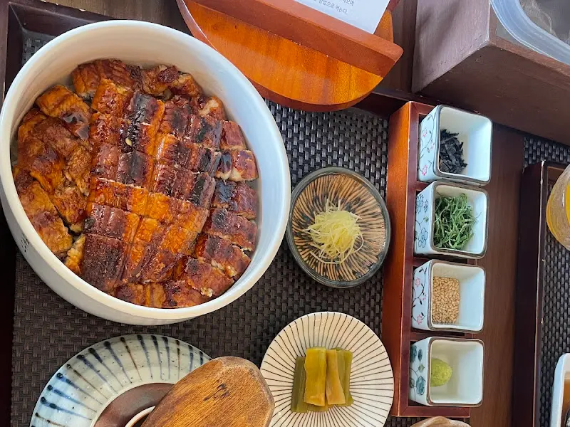 윤기가 좔좔 흐르는 히츠마부시