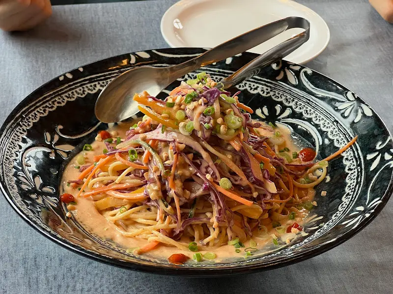 더 캔버스의 타이 샐러드