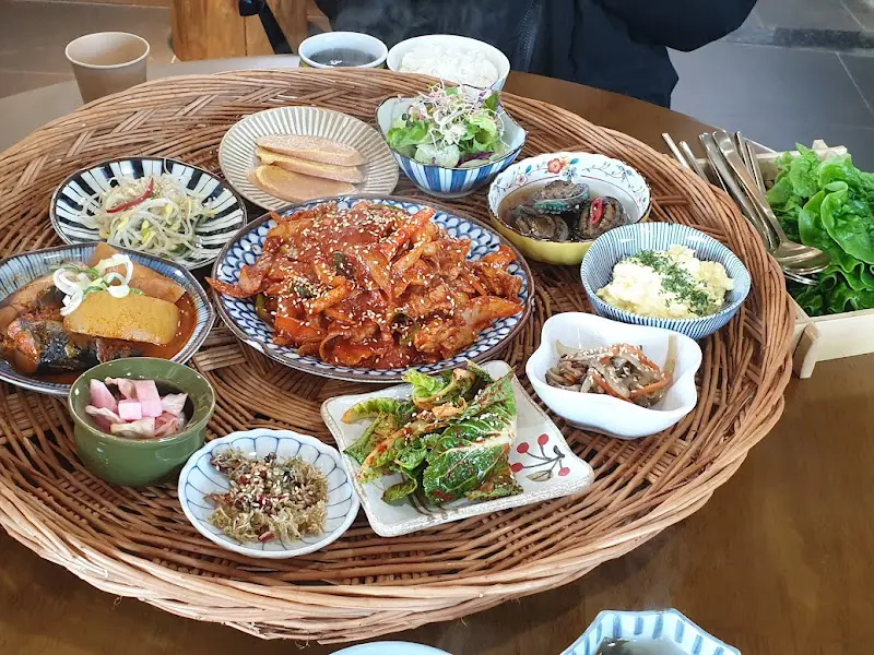 깔끔한 식당 내부