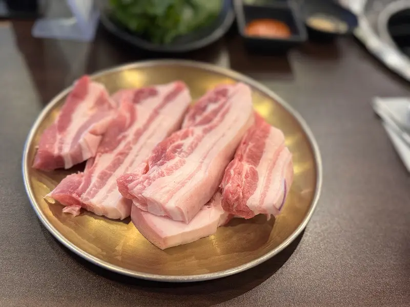 신선한 흑돼지 생갈비