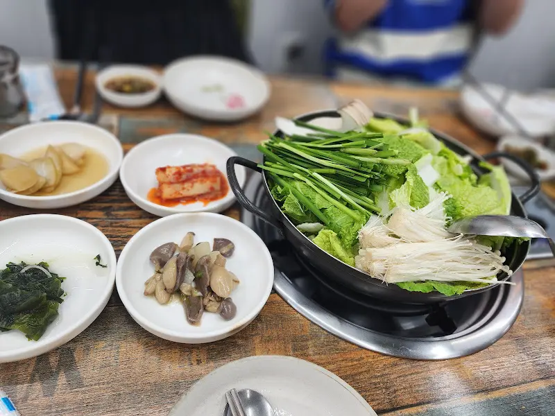 오리 샤브샤브 채소 한 상