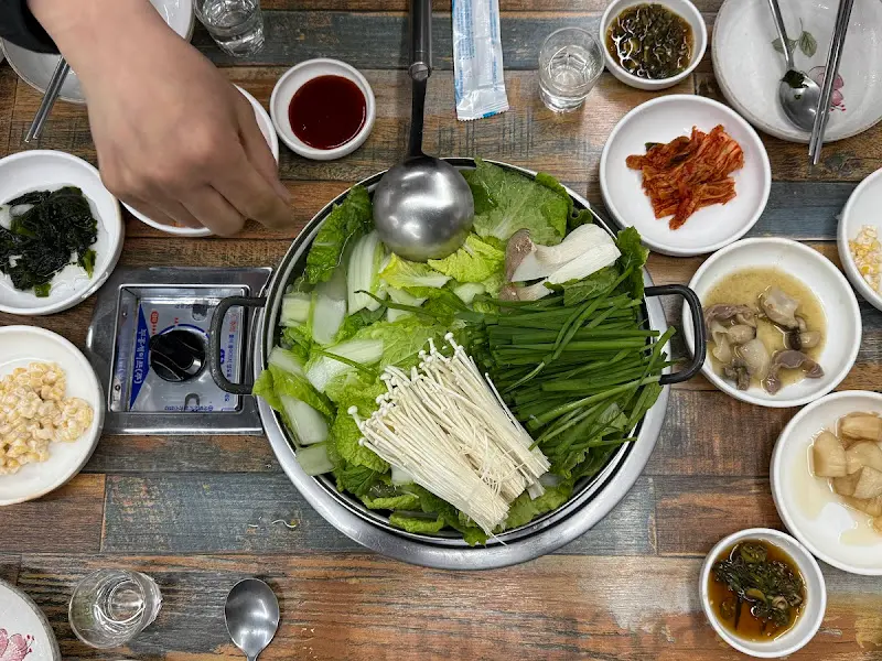 푸짐한 오리 샤브샤브 한 상 차림