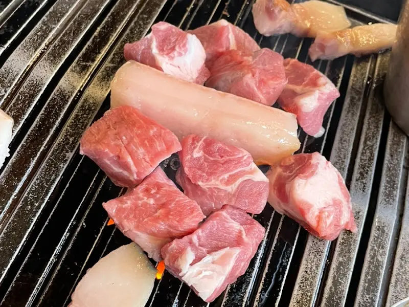 불판 위의 흑돼지