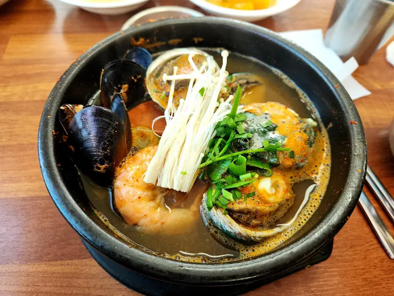 누이밥집 전복뚝배기 디테일 샷