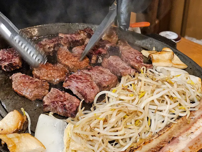 우대갈비 굽는 모습