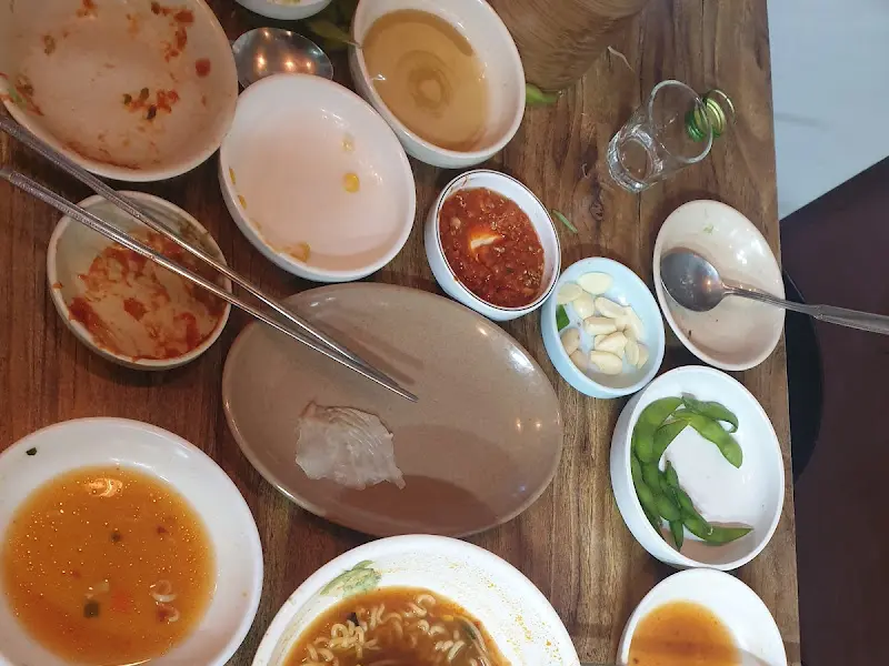 깔끔하게 비워진 그릇들