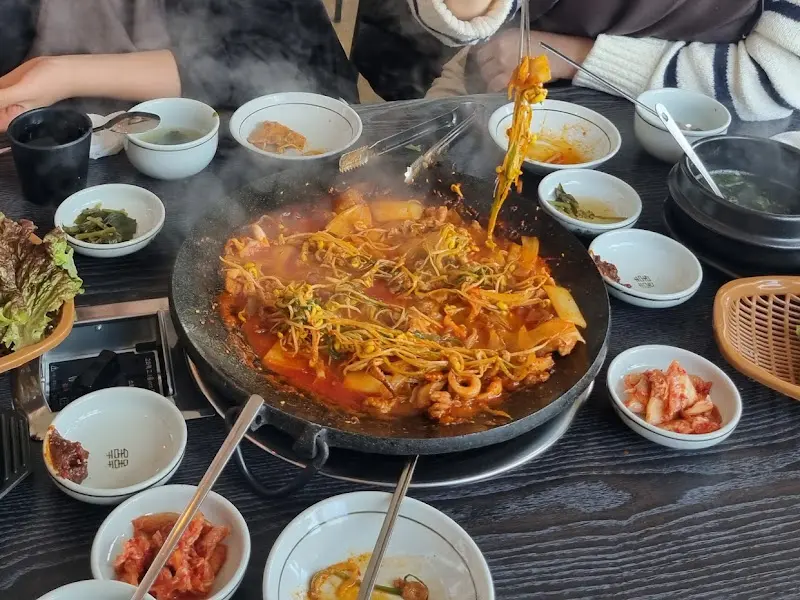 흑돼지 두루치기 한 상 차림