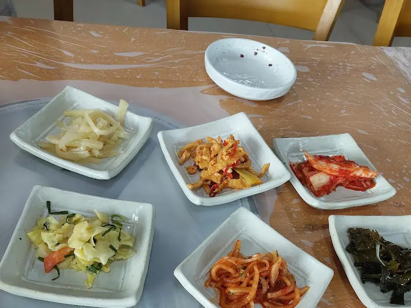 정갈하게 차려진 밑반찬