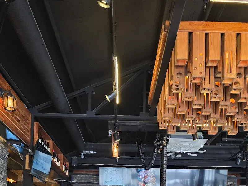 램앤블랙 내부 천장