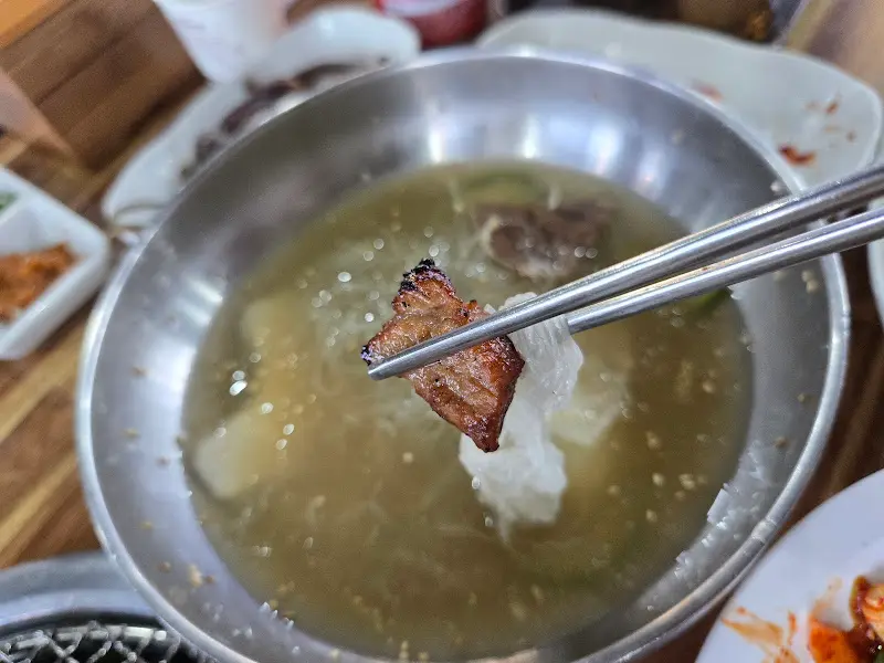 돼지갈비와 물냉면의 조화