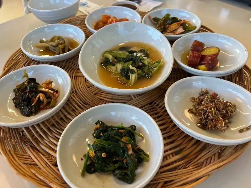 다채로운 반찬들