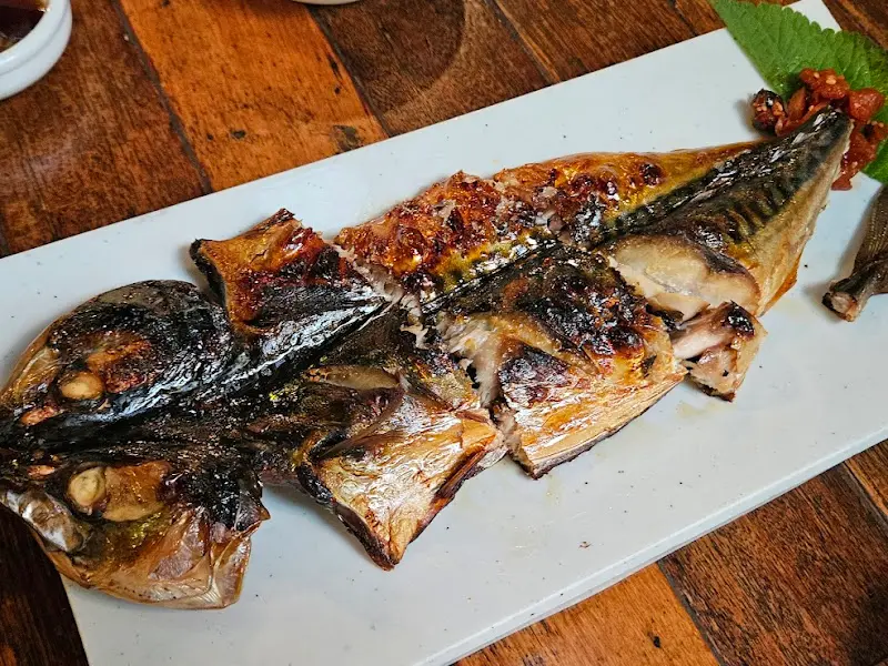 윤기가 흐르는 고등어 구이