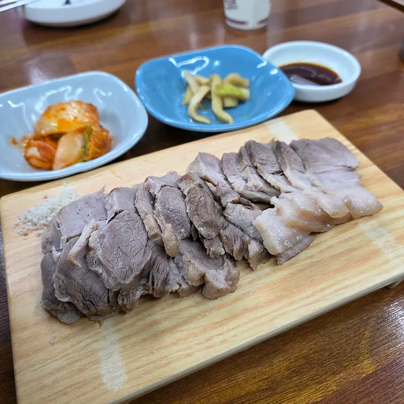 제주 잔칫날 고기의 모습