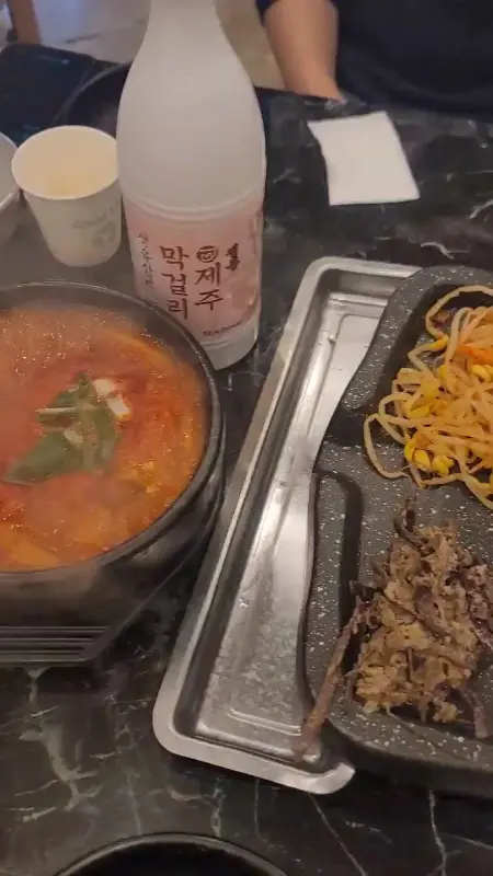 막걸리와 함께 즐기는 흑돼지