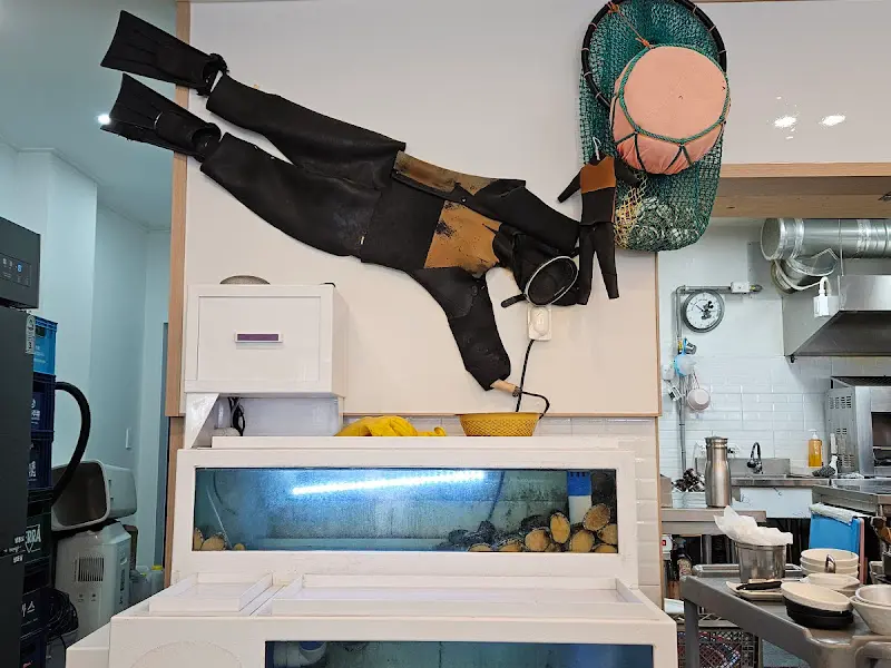 수족관 속 전복