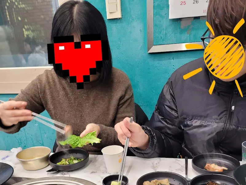 고기를 즐기는 손님