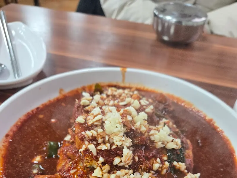 다진 마늘이 듬뿍 올라간 갈치조림