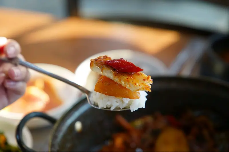 제육볶음과 밥의 조화