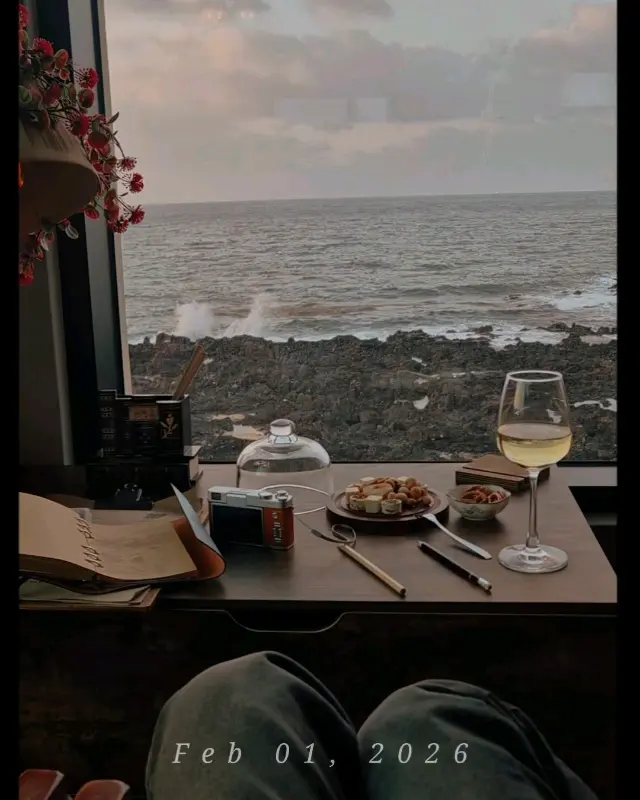 창밖으로 보이는 제주 바다