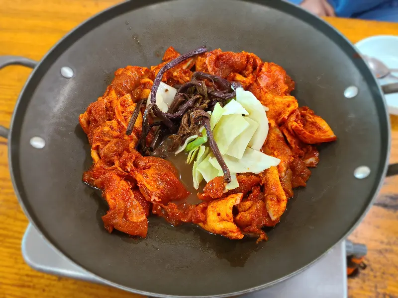 매콤달콤한 돼지고기 요리