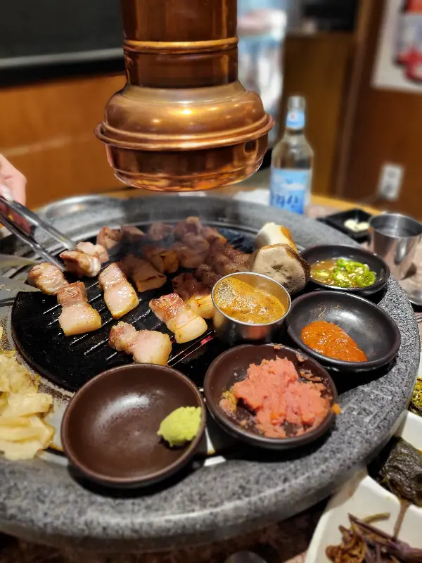 잘 구워진 숙성도 흑돼지